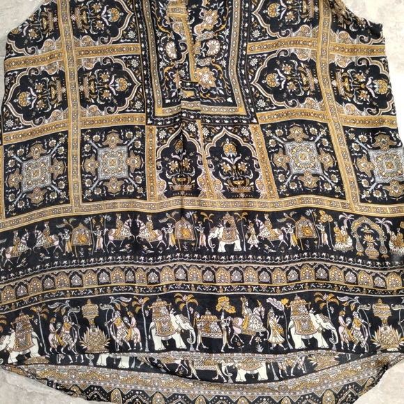 🦋🏵️🦋Let It Be Black, Cream, and golden yellow Sheer Tank Size Large - Picture 4 of 7